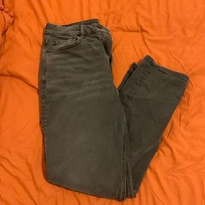 Black American Eagles size 4 SHORT jeans